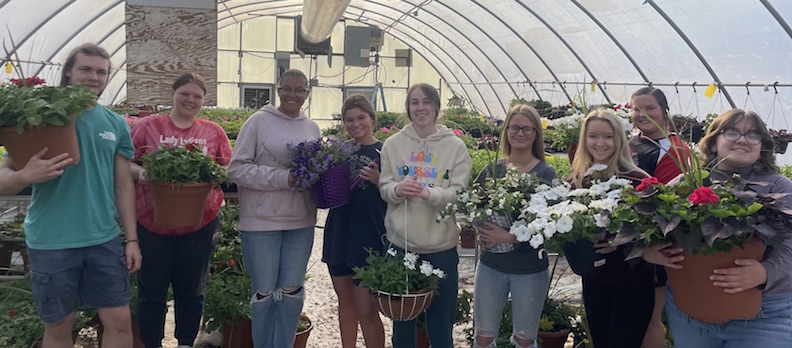Hillsboro FFA Greenhouse Management class